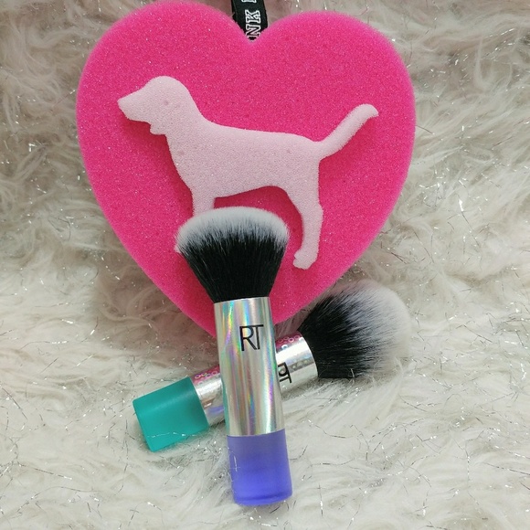 real techniques mini blush brush